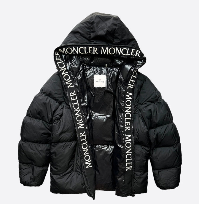 Moncler Montcla down jacket black